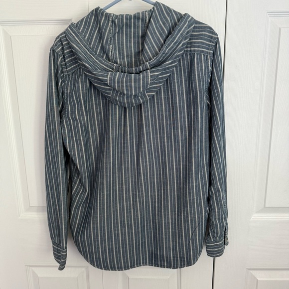 American Eagle Men’s Outfitters Blue and White Casual Button Down Shirt medium - Picture 3 of 11